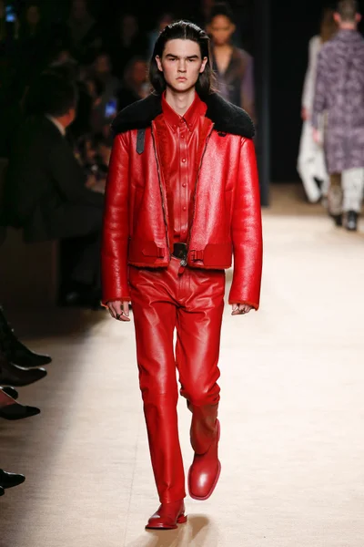 Look 28